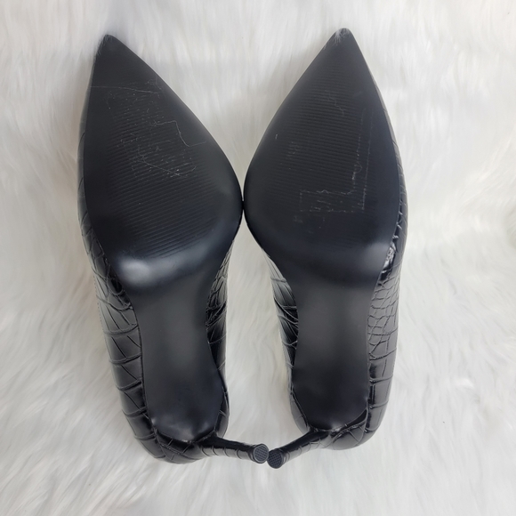 Winnie Harlow pointed toe black stiletto heels. - Picture 8 of 10